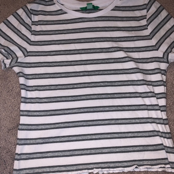 Simple Grey and White T-Shirt - Picture 2 of 3